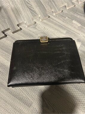 Elegant Black Evening Clutch with Decorative Gold Accent